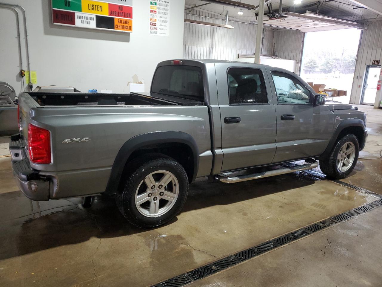 2011 Dodge Dakota VIN 1D7RW3GP3BS683738 Copart auction photo, front end / rear end damage thumbnail 3