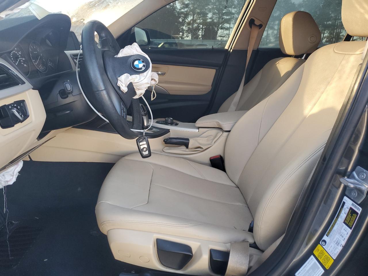 2017 BMW 3er VIN WBA8A9C58HK620071 Copart auction photo, front end / side damage thumbnail 7