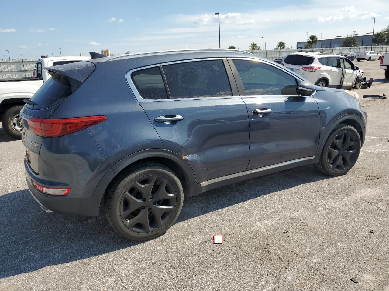2017 KIA Sportage VIN KNDPRCA63H7095097 Copart auction photo, rear end / minor dent/scratches damage thumbnail 3