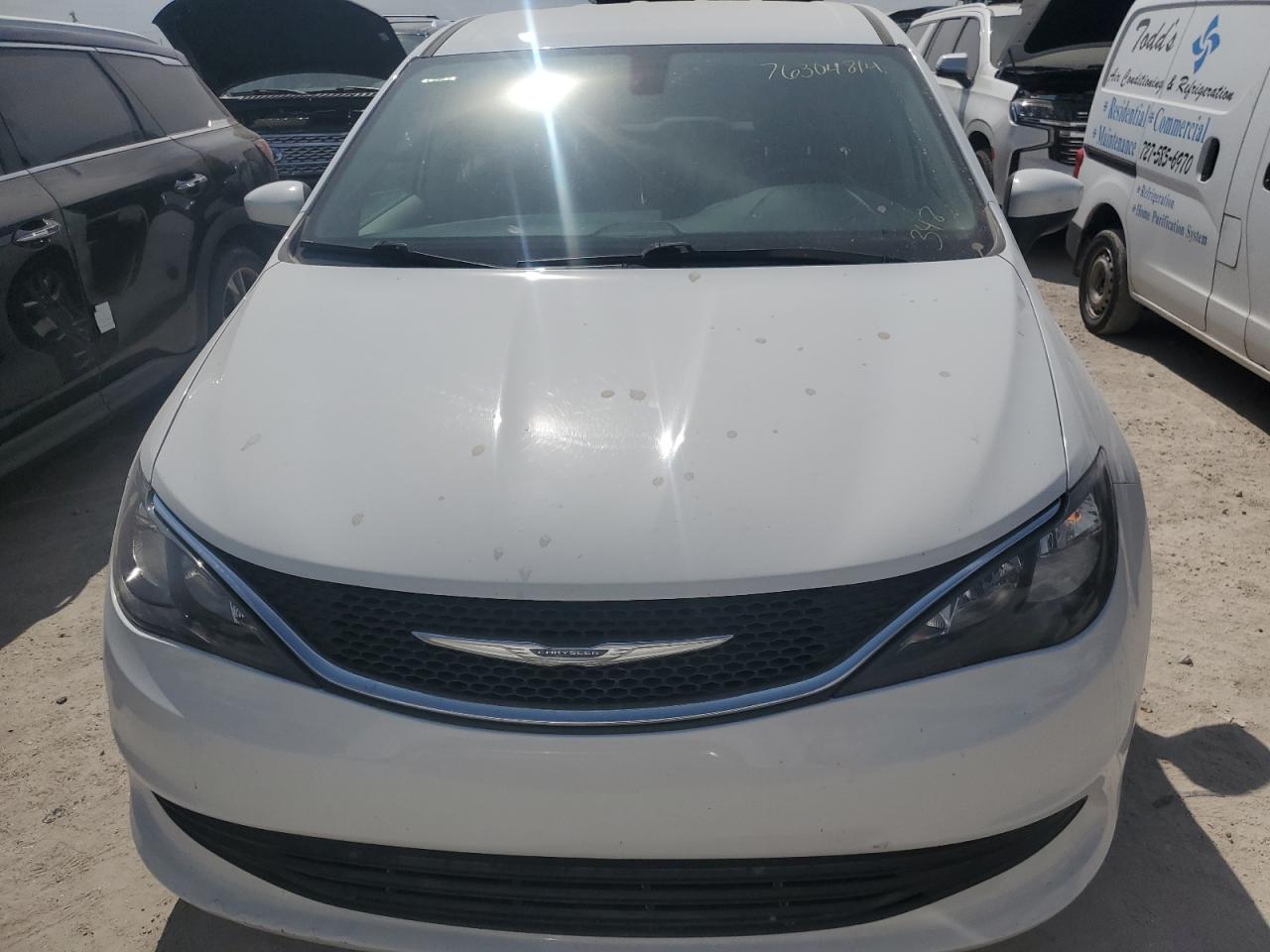 2017 Chrysler Pacifica VIN 2C4RC1CGXHR515005 Copart auction photo, water/flood damage thumbnail 5