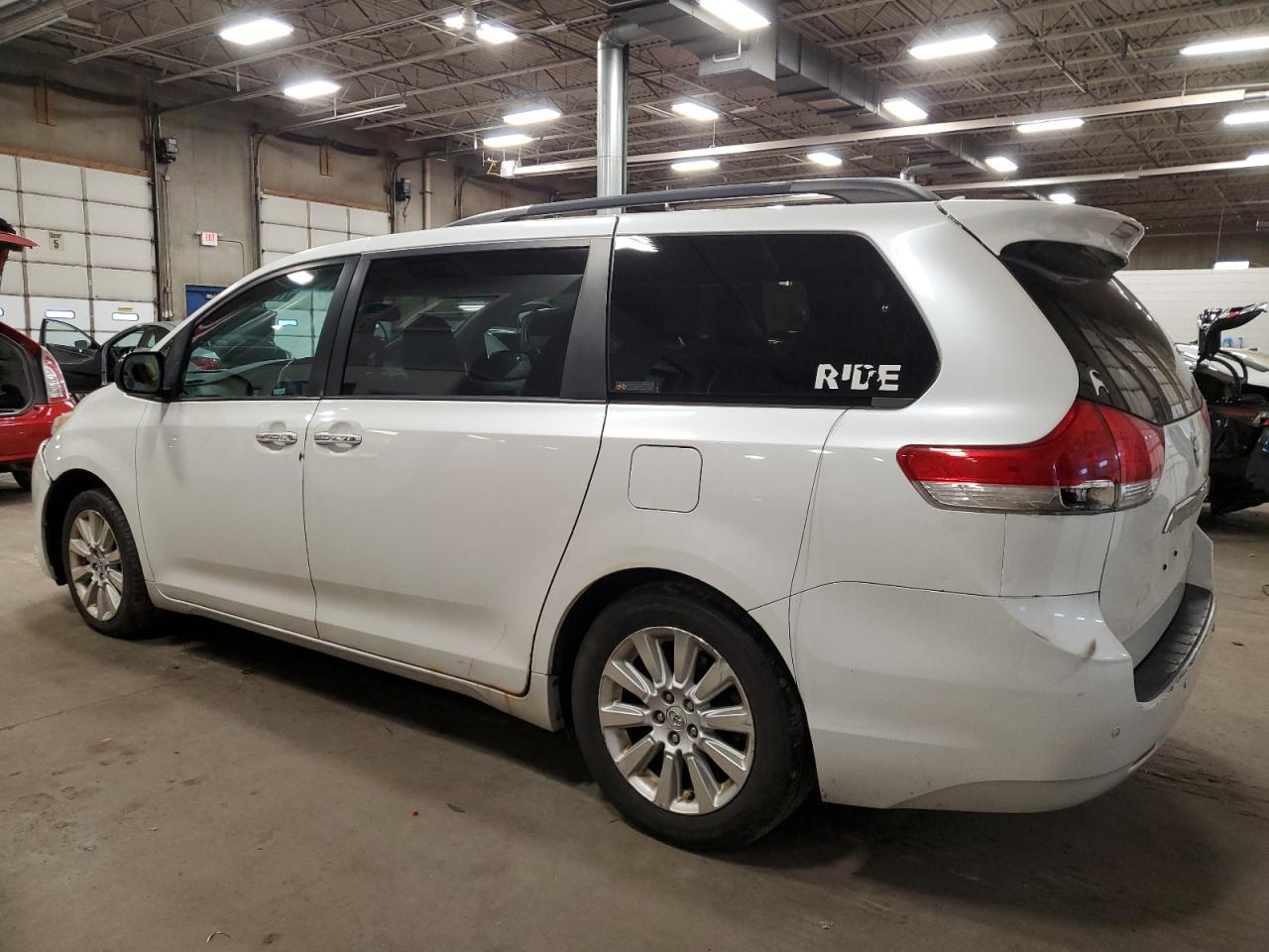 2011 Toyota Sienna VIN 5TDYK3DC5BS006038 Copart auction photo, front end damage thumbnail 2