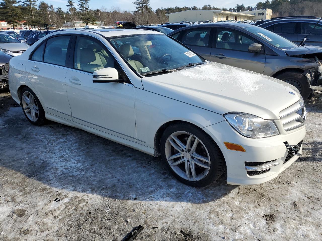 2012 Mercedes-Benz C-klasse VIN WDDGF8BBXCA709906 Copart auction photo, minor dent/scratches / normal wear damage thumbnail 4
