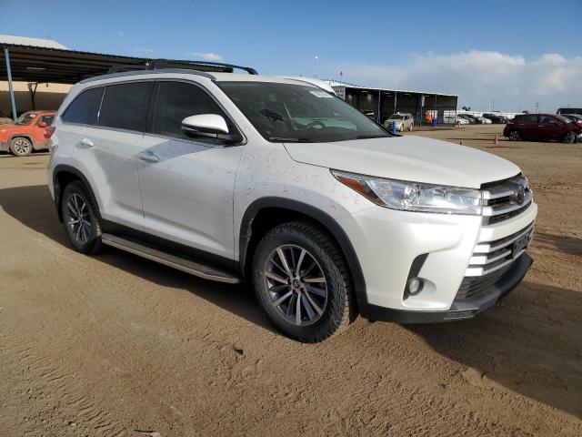 2019 Toyota Highlander VIN 5TDJZRFH3KS943706 Copart auction photo, hail damage thumbnail 4