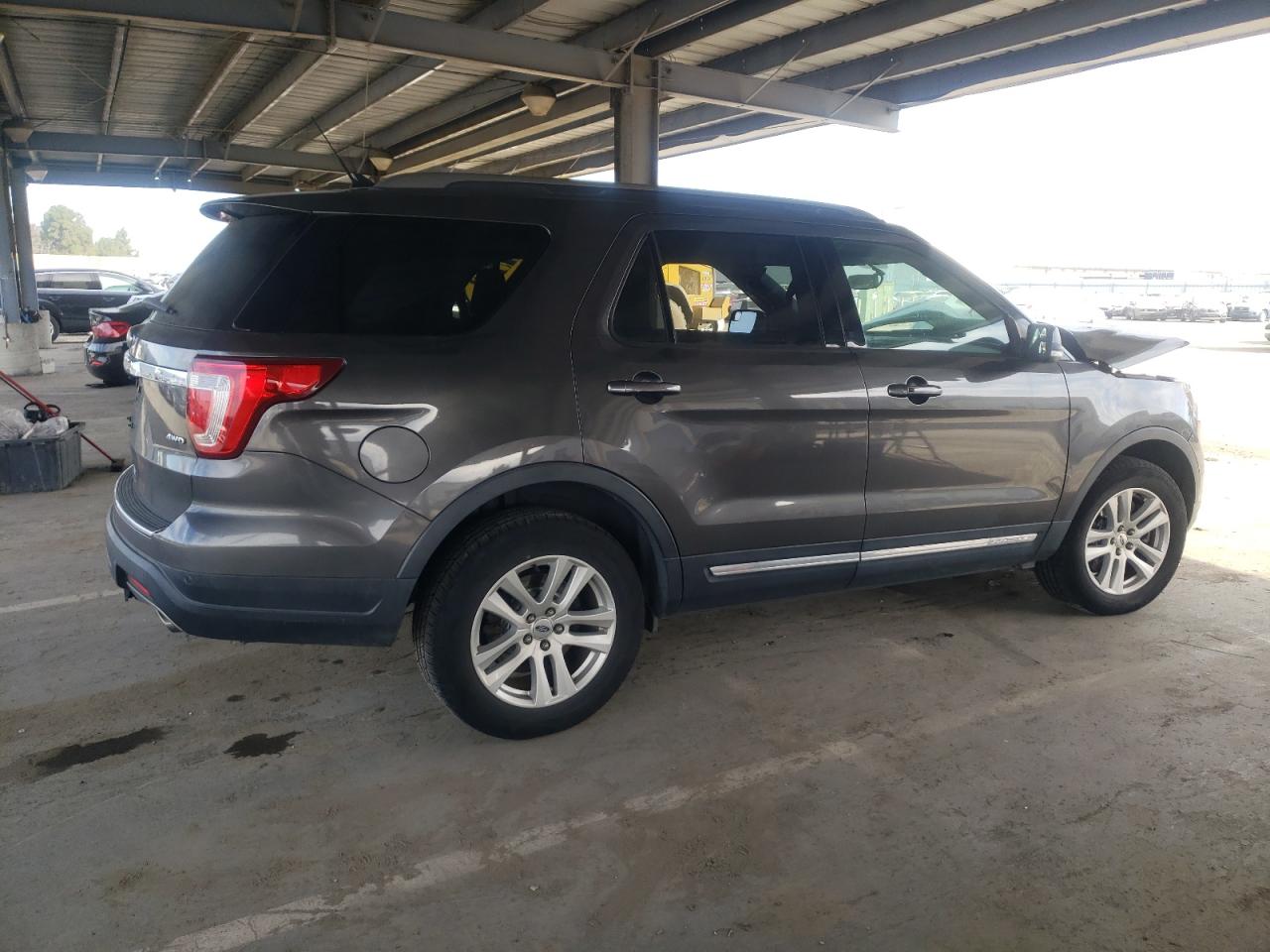 2018 Ford Explorer VIN 1FM5K8D82JGC15527 Copart auction photo, front end damage thumbnail 3