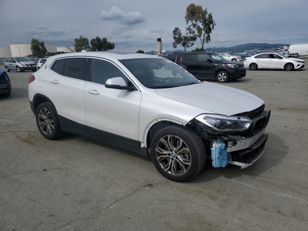 2020 BMW X2 VIN WBXYH9C07L5R75133 Copart auction photo, front end / side damage thumbnail 4