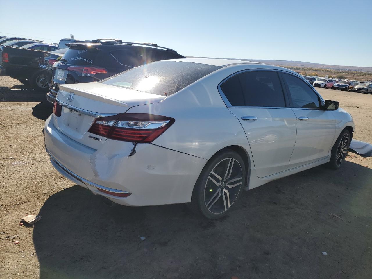 2017 Honda Accord VIN 1HGCR2F5XHA234557 Copart auction photo, front end damage thumbnail 3