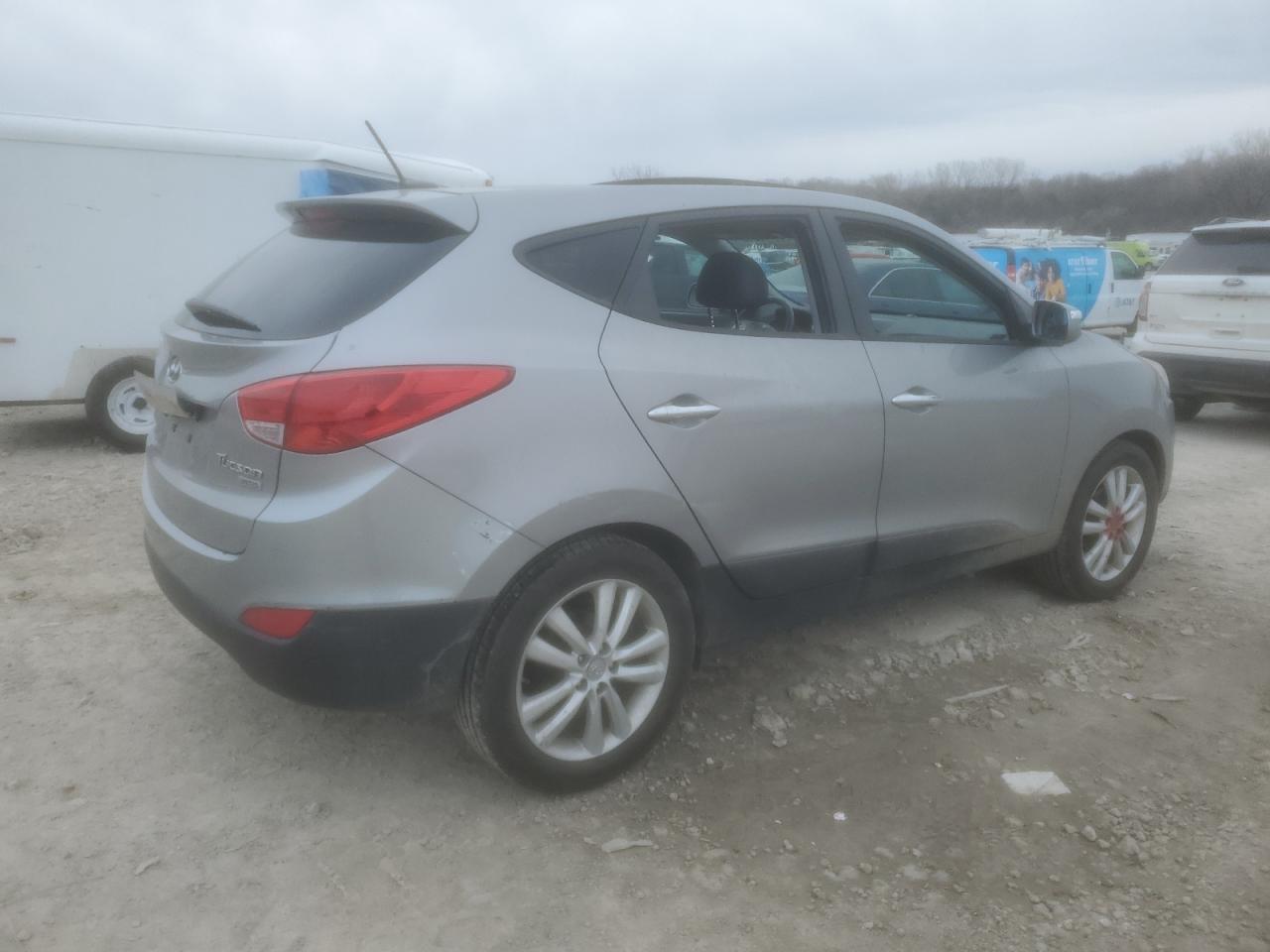 2011 Hyundai Tucson VIN KM8JU3AC3BU312193 Copart auction photo, vandalism / mechanical damage thumbnail 3