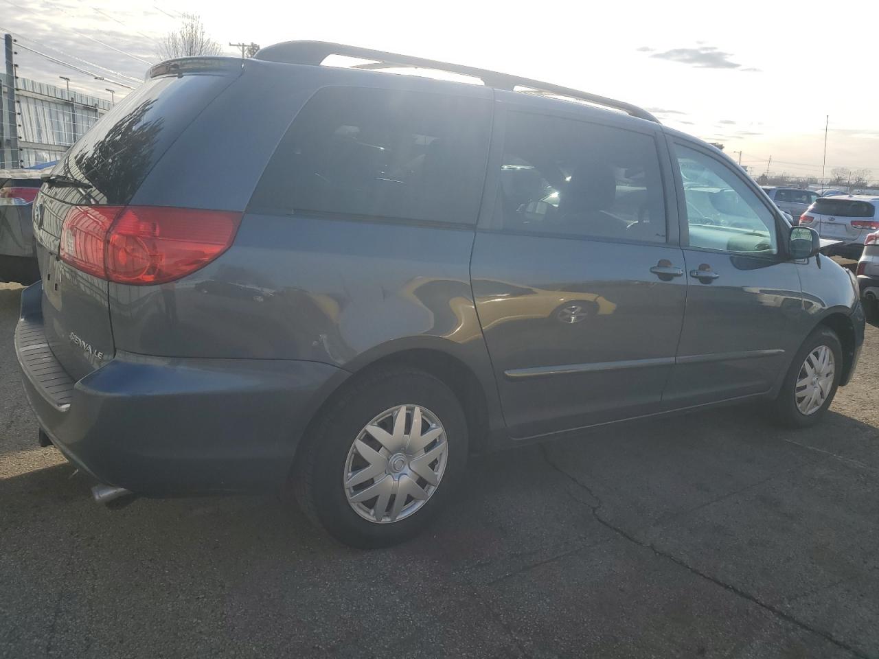 2010 Toyota Sienna VIN 5TDKK4CC7AS315702 Copart auction photo, front end damage thumbnail 3