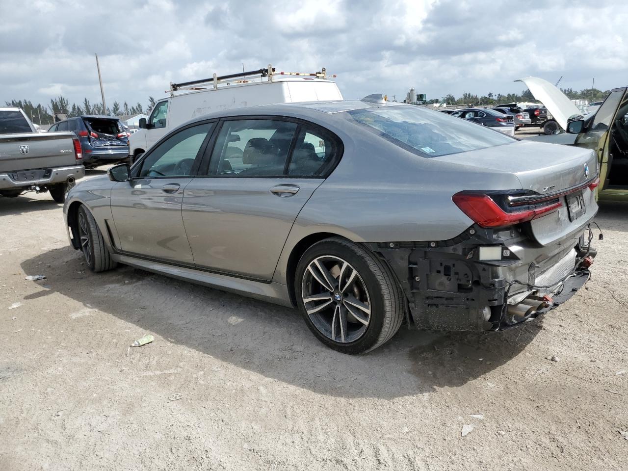 2021 BMW 7er VIN WBA7U2C07MCE92993 Copart auction photo, rear end damage thumbnail 2