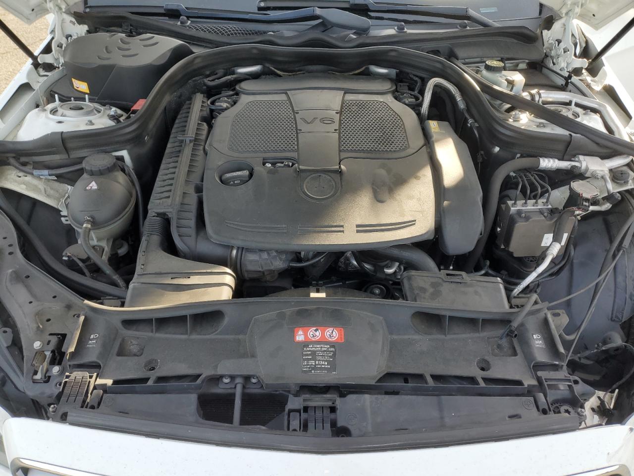 2015 Mercedes-Benz E-klasse VIN WDDHF5KB9FB124039 Copart auction photo, front end damage thumbnail 11
