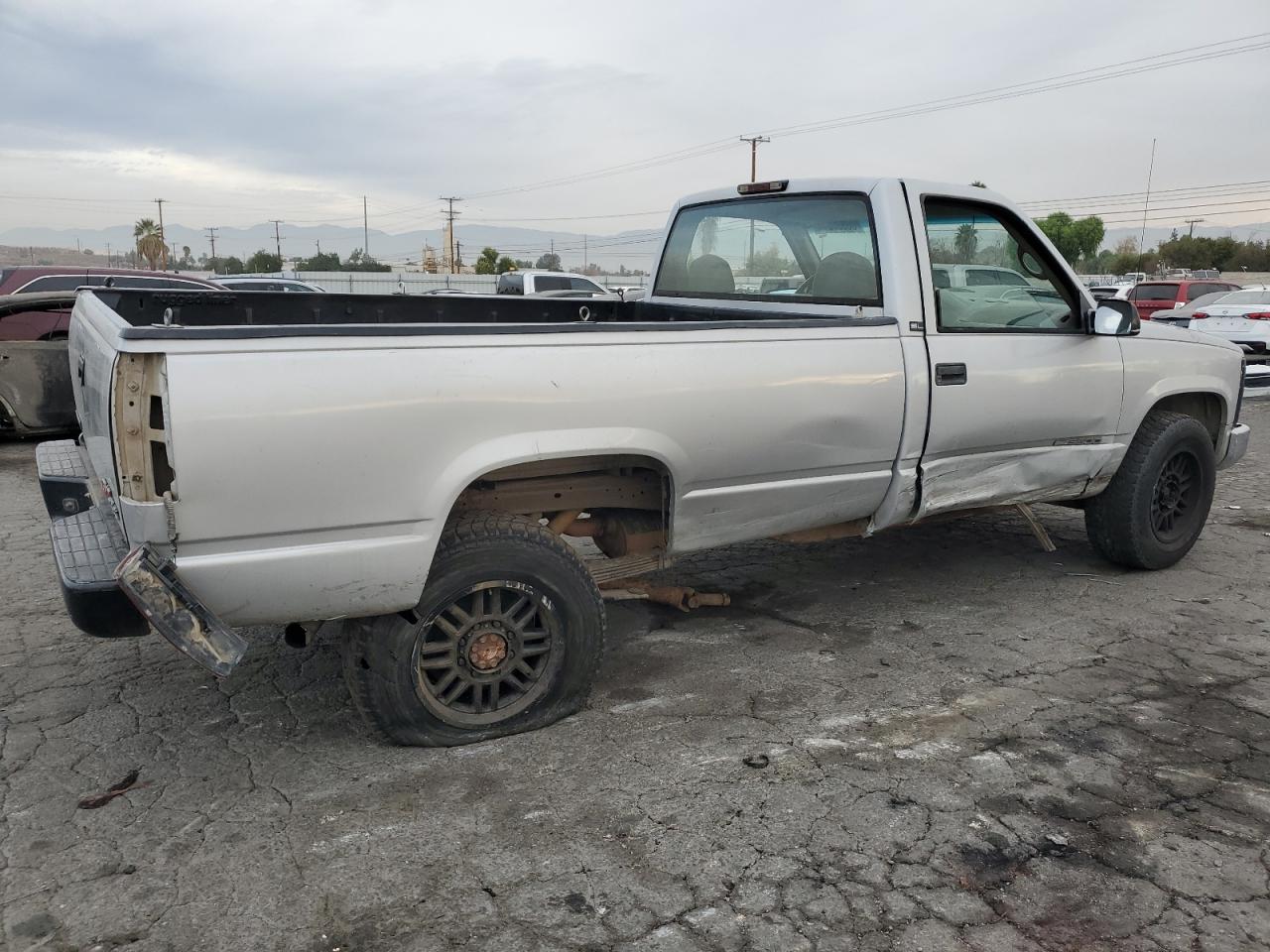 1995 GMC Sierra VIN 1GTGC34K8SE549695 Copart auction photo, all over damage thumbnail 3