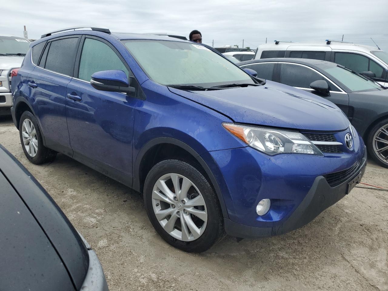 2015 Toyota RAV 4 VIN 2T3DFREV4FW242660 Copart auction photo, water/flood damage thumbnail 4