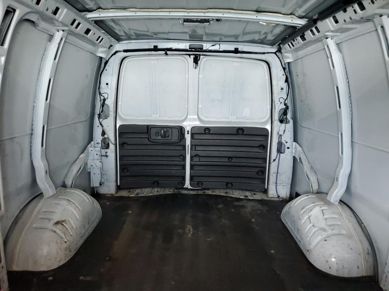 2007 GMC Savana VIN 1GTGG25V971128896 Copart auction photo, top/roof / minor dent/scratches damage thumbnail 10