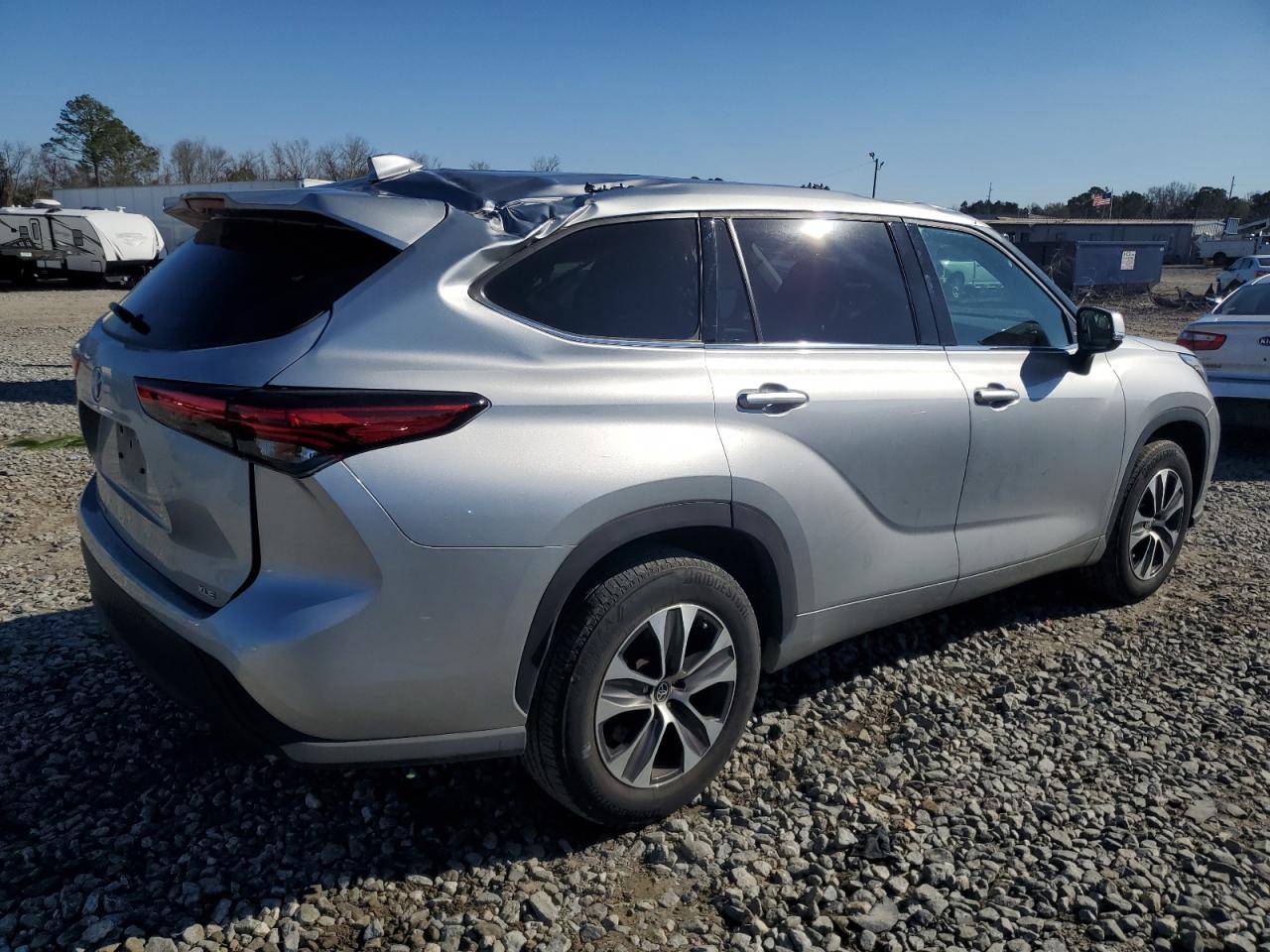 2022 Toyota Highlander VIN 5TDGZRAH8NS142260 Copart auction photo, top/roof damage thumbnail 3