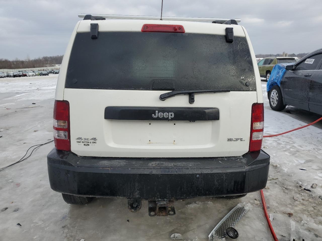 2008 Jeep Liberty (North America) VIN 1J8GN28K18W232562 Copart auction photo, front end / side damage thumbnail 6
