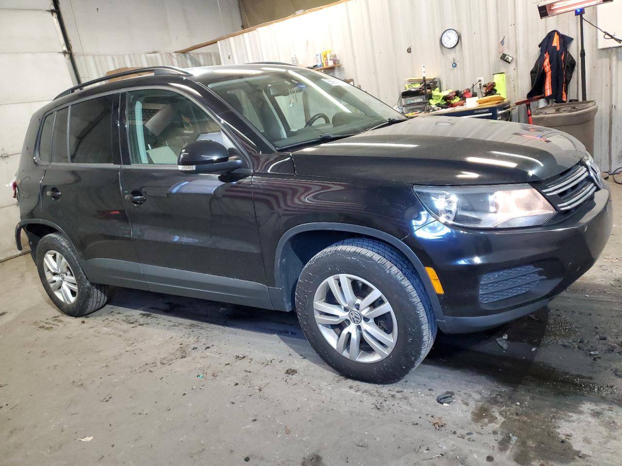2017 Volkswagen Tiguan VIN WVGBV7AX8HK000757 Copart auction photo, rear end / minor dent/scratches damage thumbnail 4