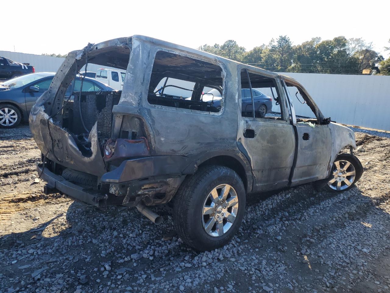 2008 Ford Expedition VIN 1FMFU15508LA57622 Copart auction photo, burn - engine / burn damage thumbnail 3
