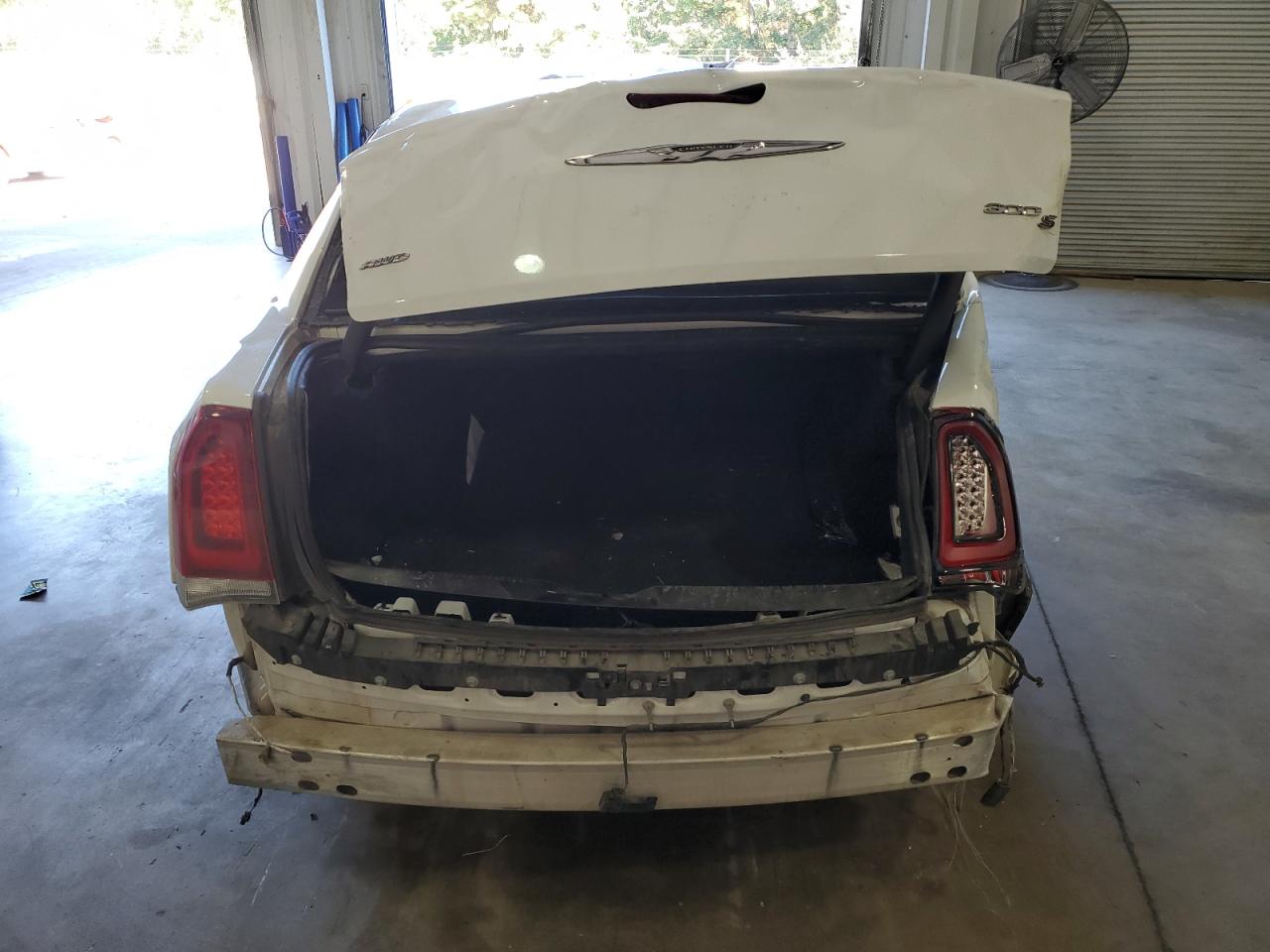 2019 Chrysler 300 VIN 2C3CCAGG4KH569806 Copart auction photo, all over damage thumbnail 6