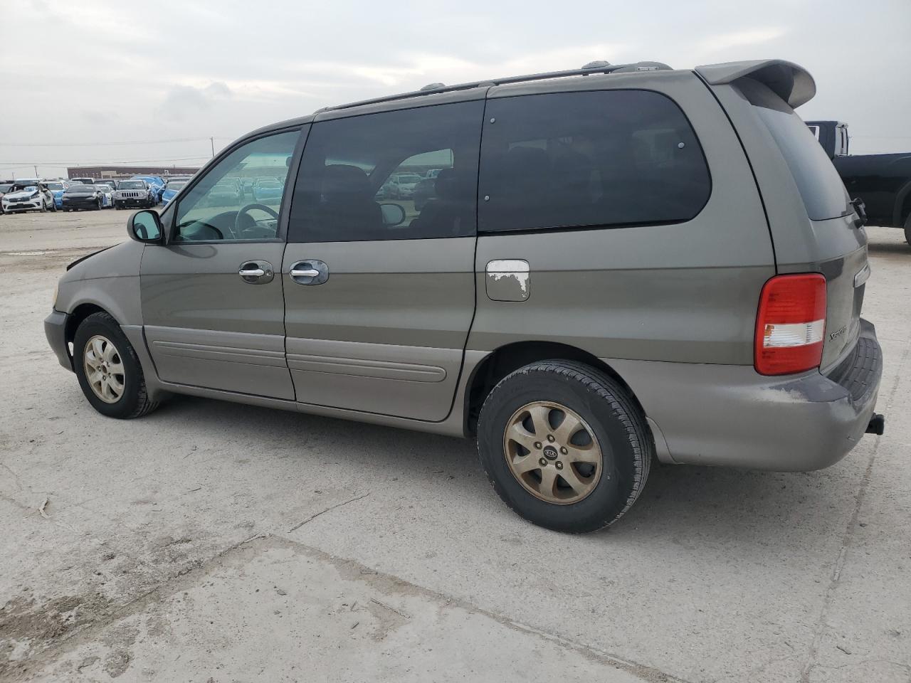 2005 KIA Sedona VIN KNDUP132656679325 Copart auction photo, front end damage thumbnail 2
