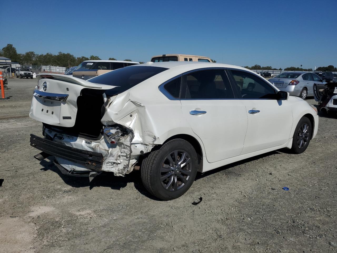 2015 Nissan Altima VIN 1N4AL3AP4FC584571 Copart auction photo, rear end damage thumbnail 3