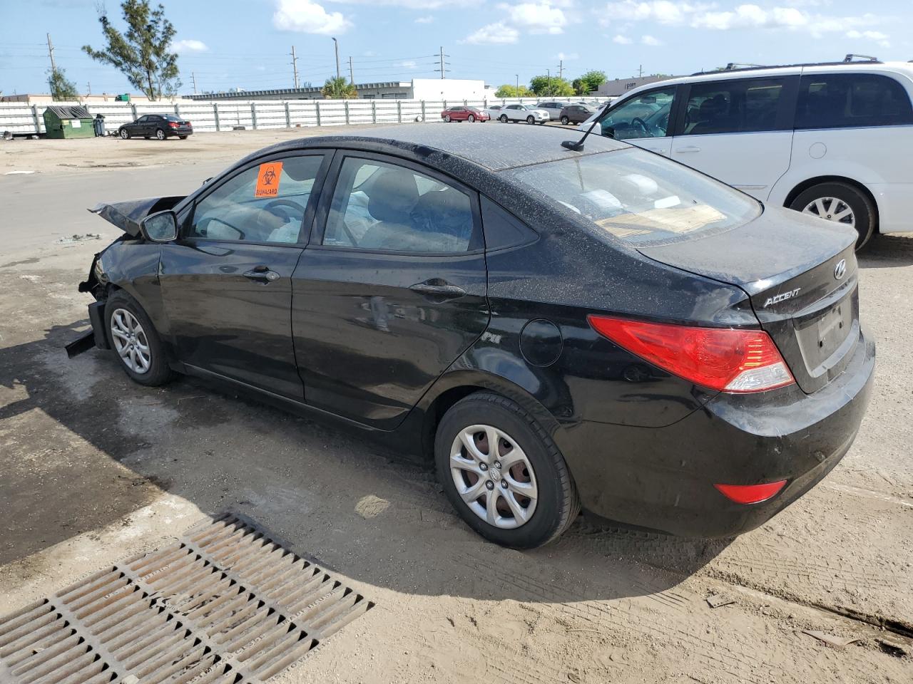 2013 Hyundai Accent VIN KMHCT4AE3DU555492 Copart auction photo, front end / side damage thumbnail 2