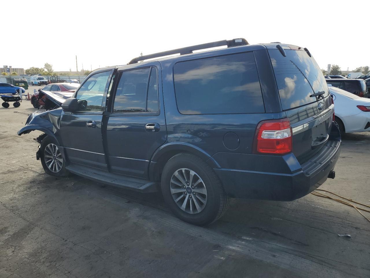 2017 Ford Expedition VIN 1FMJU1JT4HEA78590 Copart auction photo, front end damage thumbnail 2