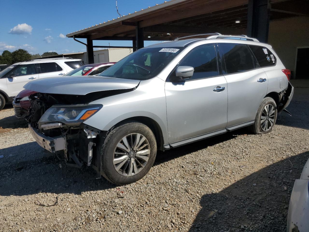 2017 Nissan Pathfinder VIN 5N1DR2MN5HC611379