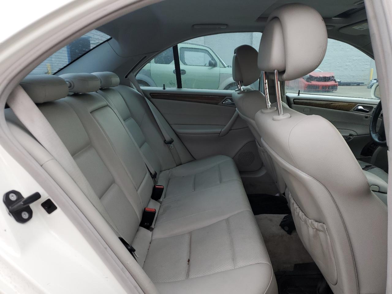 2007 Mercedes-Benz C-klasse VIN WDBRF56H57F881199 Copart auction photo, minor dent/scratches damage thumbnail 10