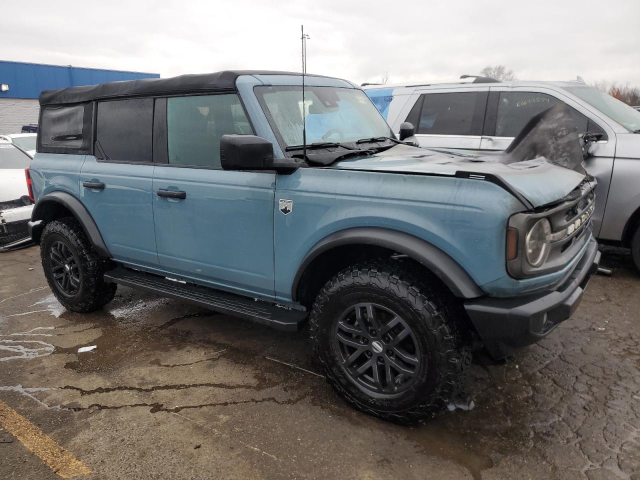 2022 Ford Bronco VIN 1FMDE5BH5NLB71122 Copart auction photo, burn - engine damage thumbnail 4