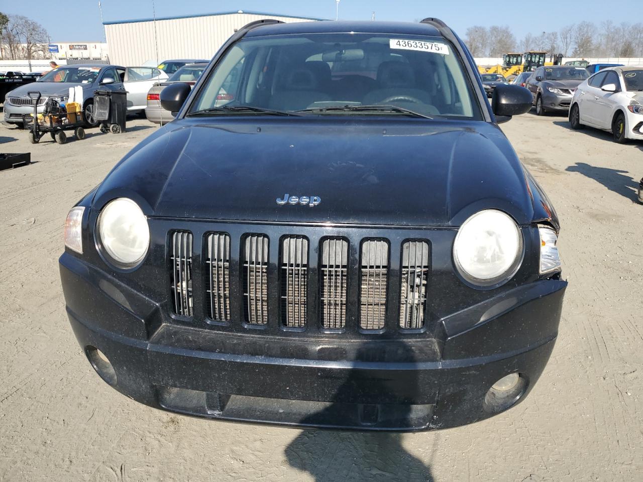 2007 Jeep Compass VIN 1J8FF47W07D217117 Copart auction photo, side damage thumbnail 5