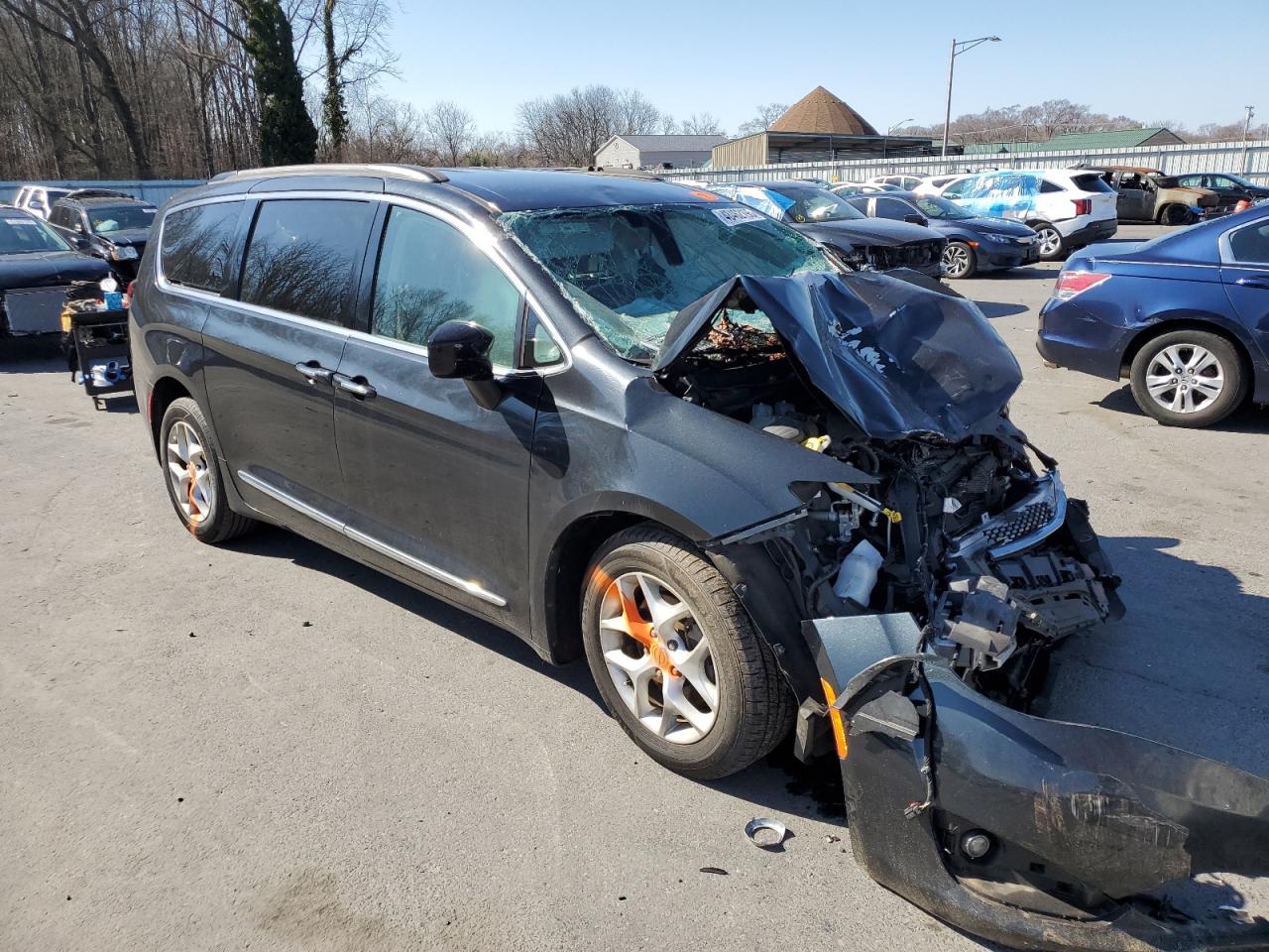 2017 Chrysler Pacifica VIN 2C4RC1BG4HR820971 Copart auction photo, front end / side damage thumbnail 4