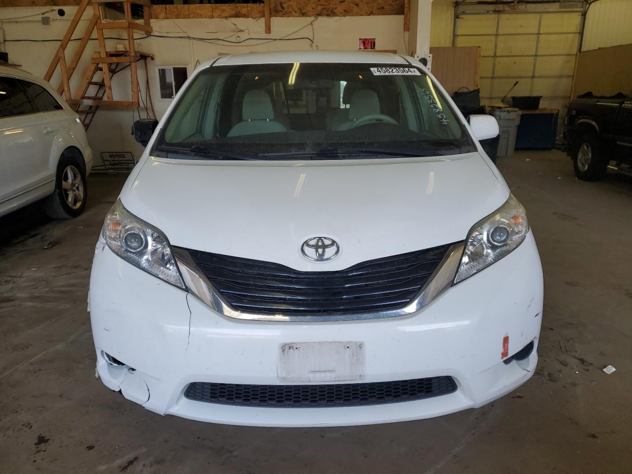 2011 Toyota Sienna VIN 5TDKA3DC5BS006386 Copart auction photo, front end damage thumbnail 5