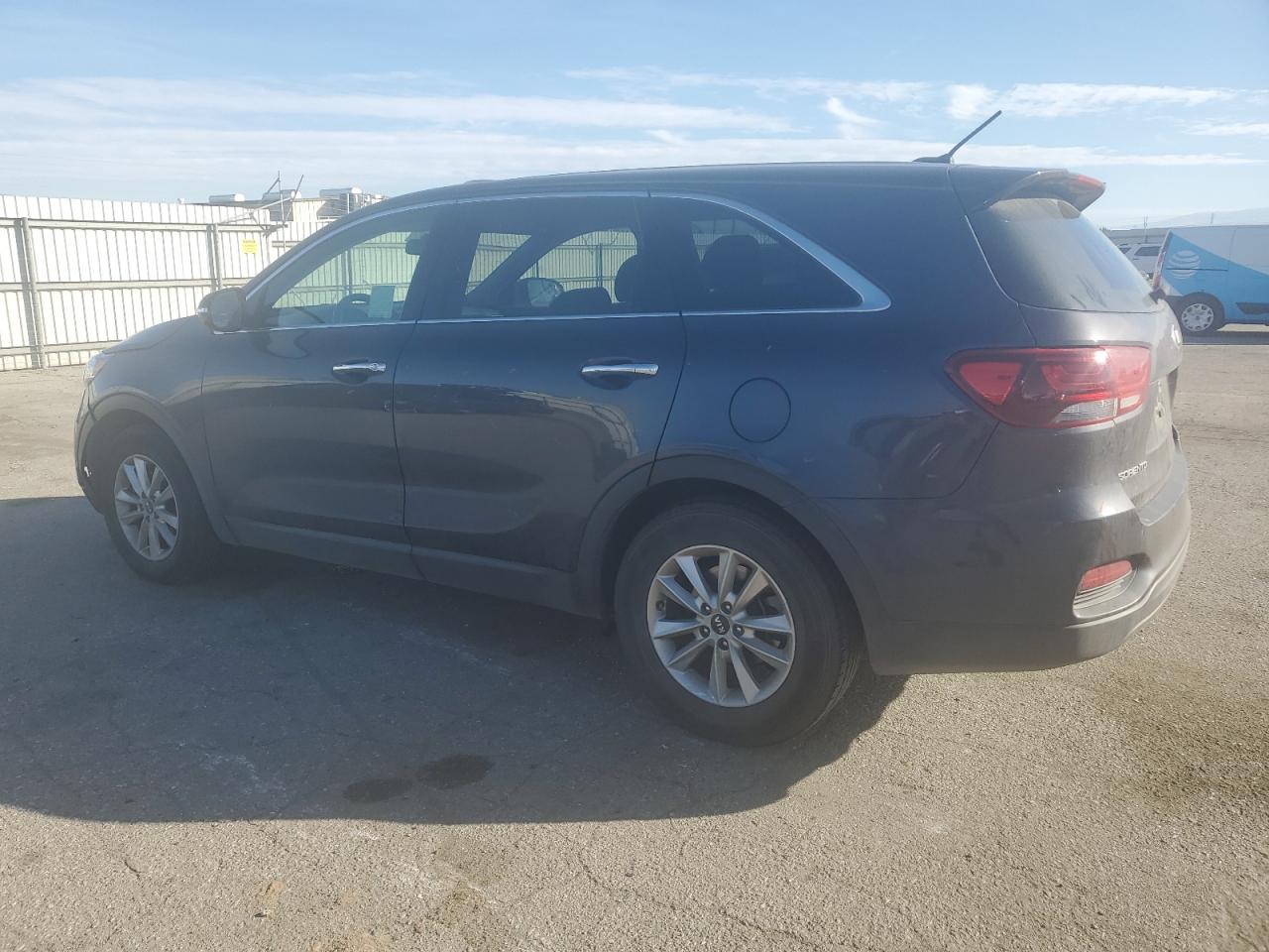 2019 KIA Sorento VIN 5XYPG4A55KG455080 Copart auction photo, front end / side damage thumbnail 2