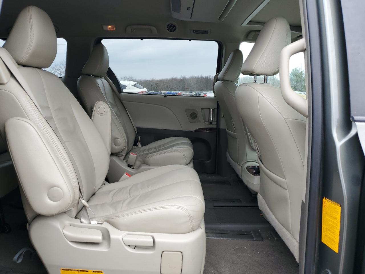 2011 Toyota Sienna VIN 5TDDK3DC4BS022360 Copart auction photo, front end damage thumbnail 11