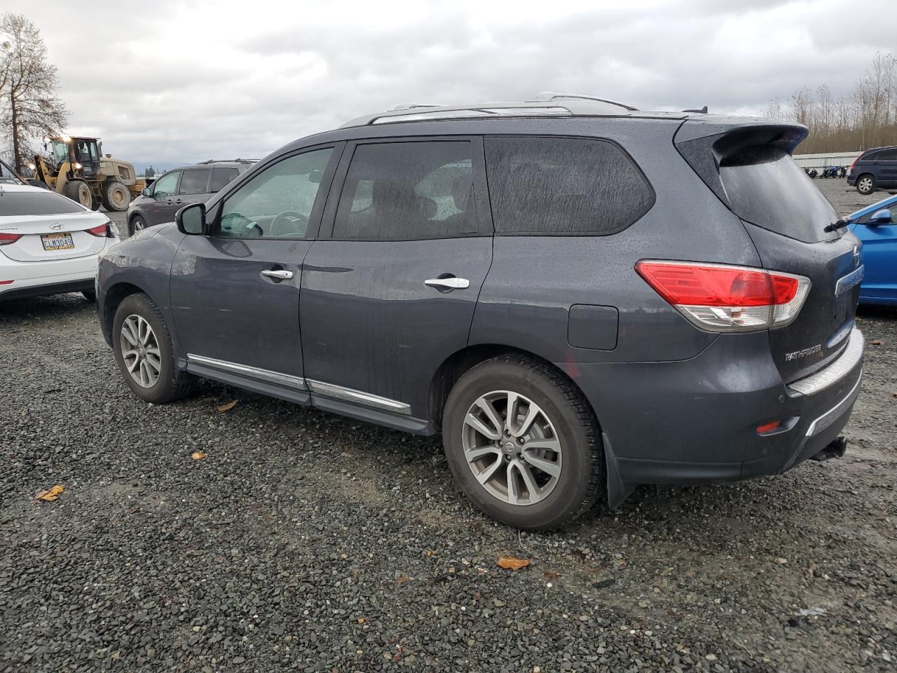 2013 Nissan Pathfinder VIN 5N1AR2MM0DC664642 Copart auction photo, minor dent/scratches / normal wear damage thumbnail 3