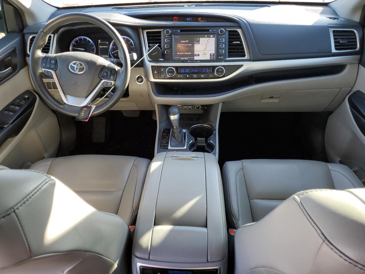 2019 Toyota Highlander VIN 5TDKZRFH9KS300278 Copart auction photo, front end / minor dent/scratches damage thumbnail 8
