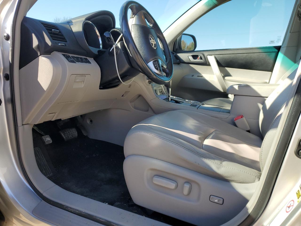 2012 Toyota Highlander VIN 5TDZK3EH4CS076906 Copart auction photo, front end / minor dent/scratches damage thumbnail 7