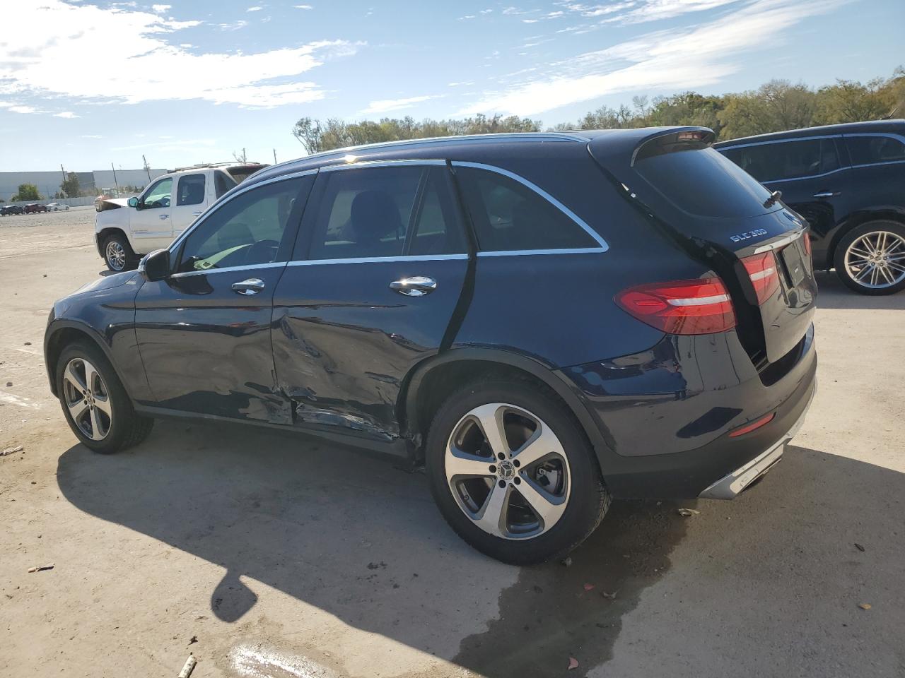 2019 Mercedes-Benz GLC VIN WDC0G4KB1KV154105 Copart auction photo, side / rear end damage thumbnail 2