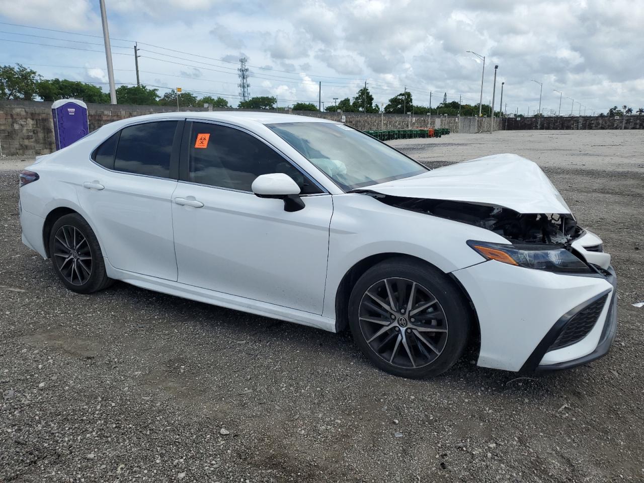 2021 Toyota Camry VIN 4T1G11AK4MU594300 Copart auction photo, front end damage thumbnail 4