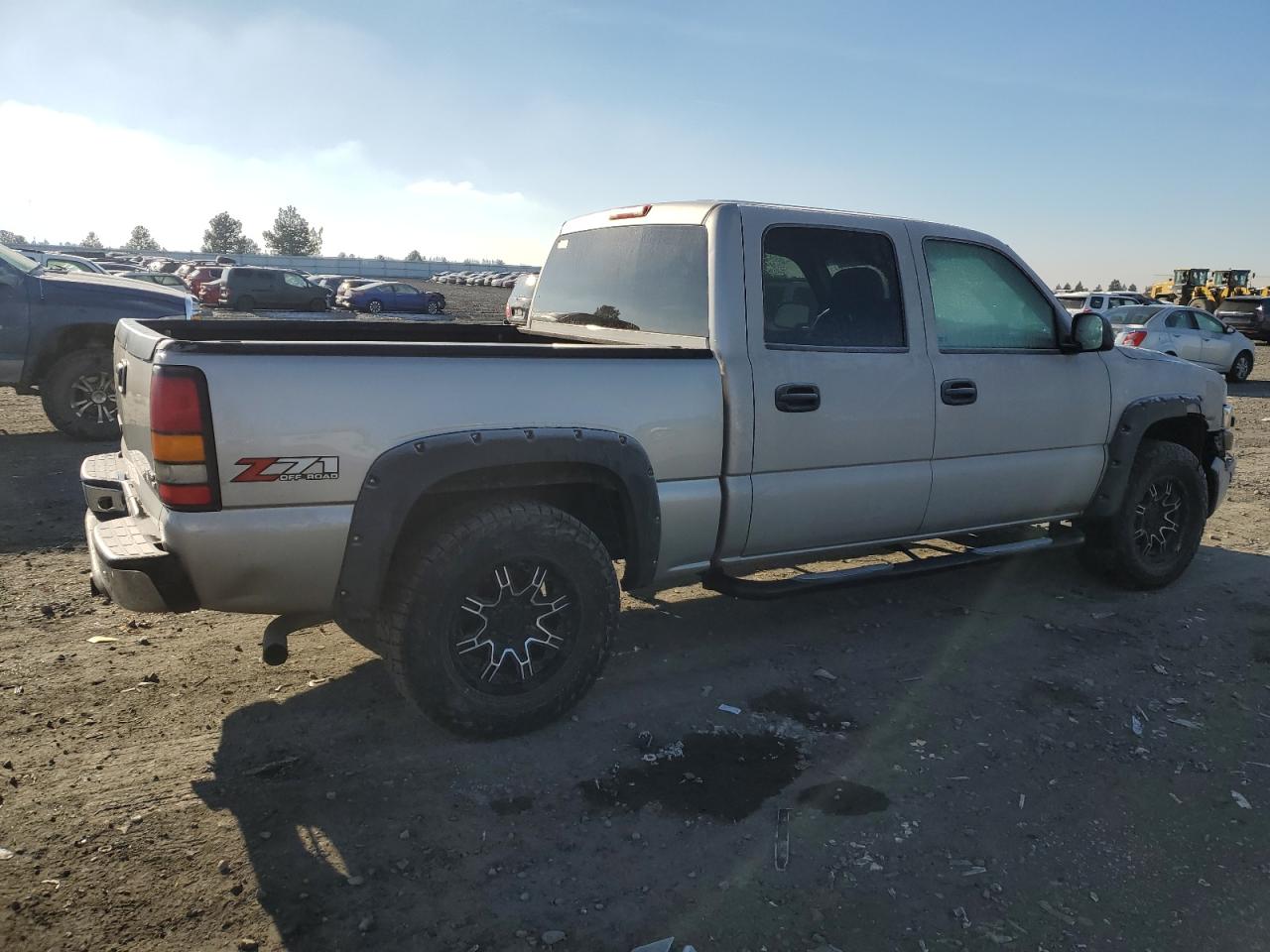 2006 GMC Sierra VIN 2GTEK13T561156091 Copart auction photo, front end / side damage thumbnail 3