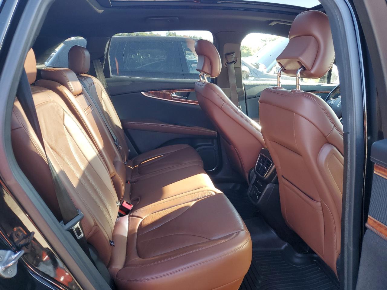 2018 Lincoln MKX VIN 2LMPJ8LR1JBL11456 Copart auction photo, rear end / minor dent/scratches damage thumbnail 11