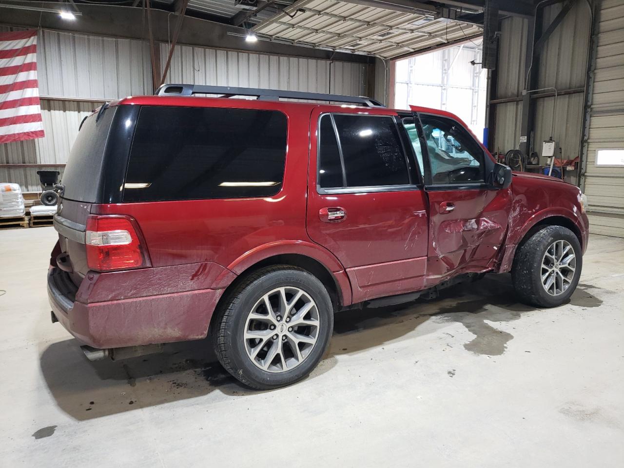2015 Ford Expedition VIN 1FMJU1HT2FEF26439 Copart auction photo, side / front end damage thumbnail 3