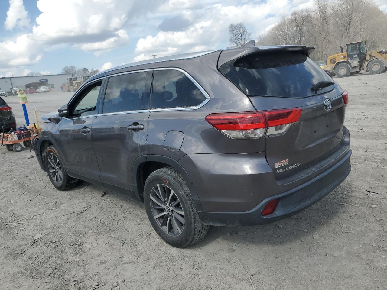 2019 Toyota Highlander VIN 5TDKZRFH4KS318252 Copart auction photo, front end damage thumbnail 2
