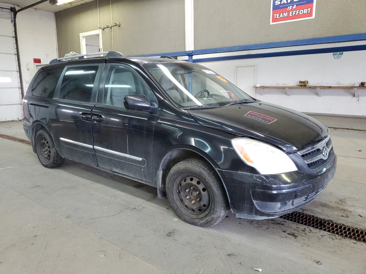 2008 Hyundai Entourage VIN KNDMC233086051923 Copart auction photo, vandalism / rear end damage thumbnail 4