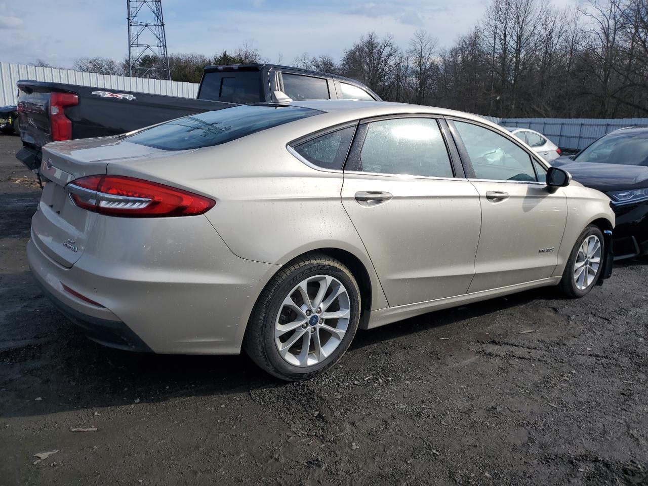 2019 Ford Fusion VIN 3FA6P0LU5KR158203 Copart auction photo, front end / side damage thumbnail 3