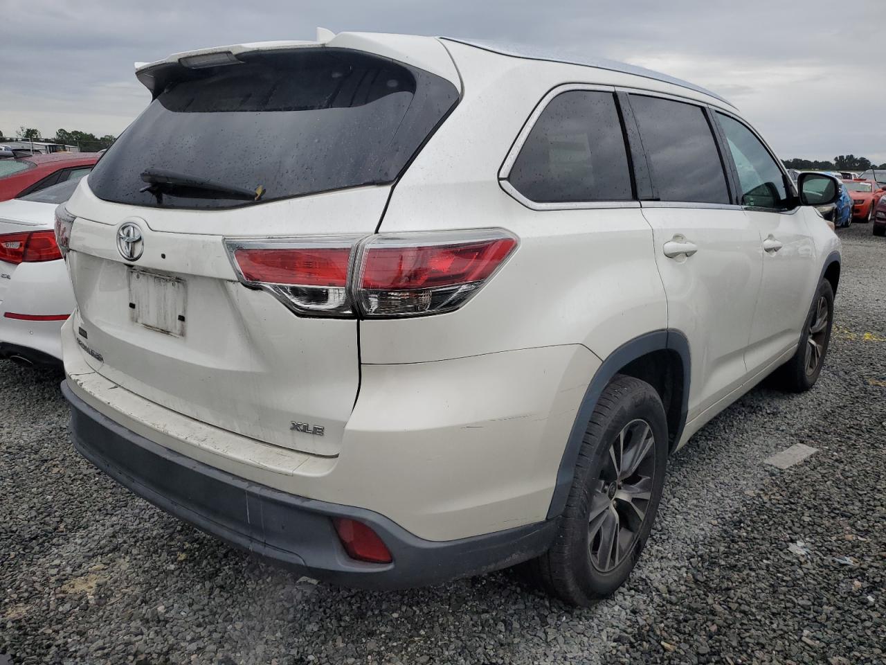 2016 Toyota Highlander VIN 5TDKKRFH0GS181466 Copart auction photo, water/flood / minor dent/scratches damage thumbnail 3