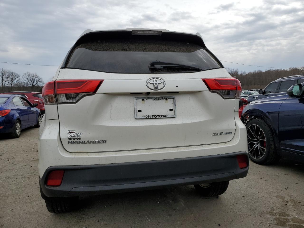 2019 Toyota Highlander VIN 5TDJZRFH1KS565353 Copart auction photo, burn damage thumbnail 6