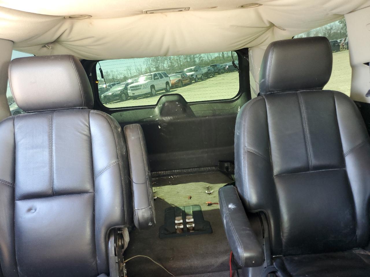 2011 Chevrolet Tahoe VIN 1GNSCBE01BR147373 Copart auction photo, side / undercarriage damage thumbnail 10