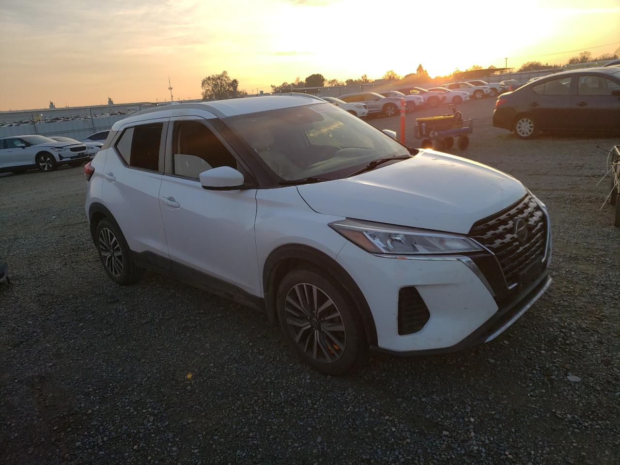 2021 Nissan Kicks VIN 3N1CP5CV5ML521756 Copart auction photo, all over damage thumbnail 4