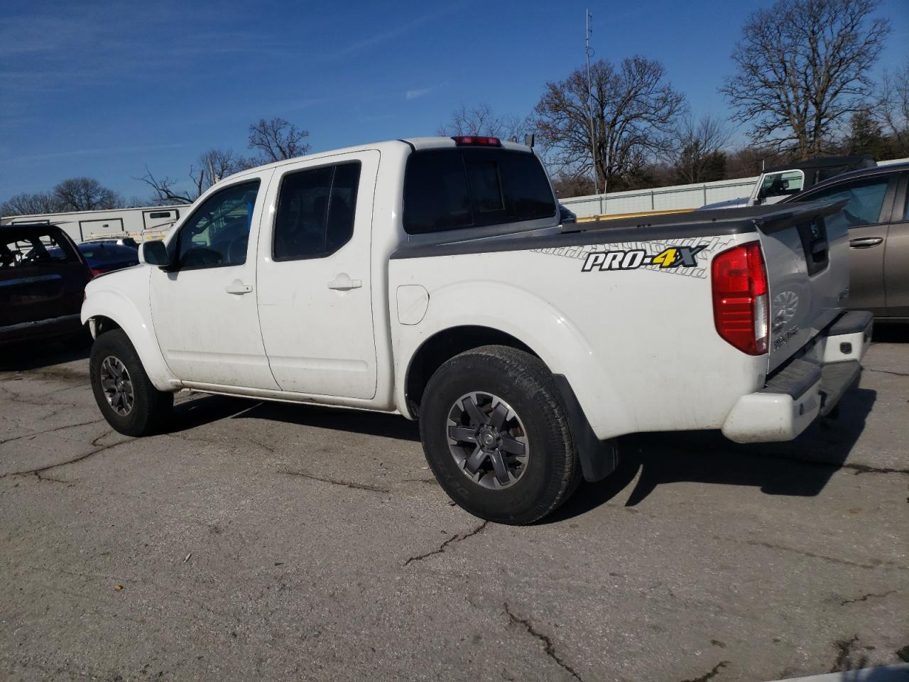 2015 Nissan Navara (Frontier) VIN 1N6AD0EV6FN748712 Copart auction photo, front end / hail damage thumbnail 2